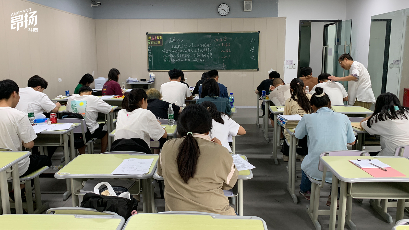 重慶昂揚速才高考補習(xí)培訓(xùn)中班教室